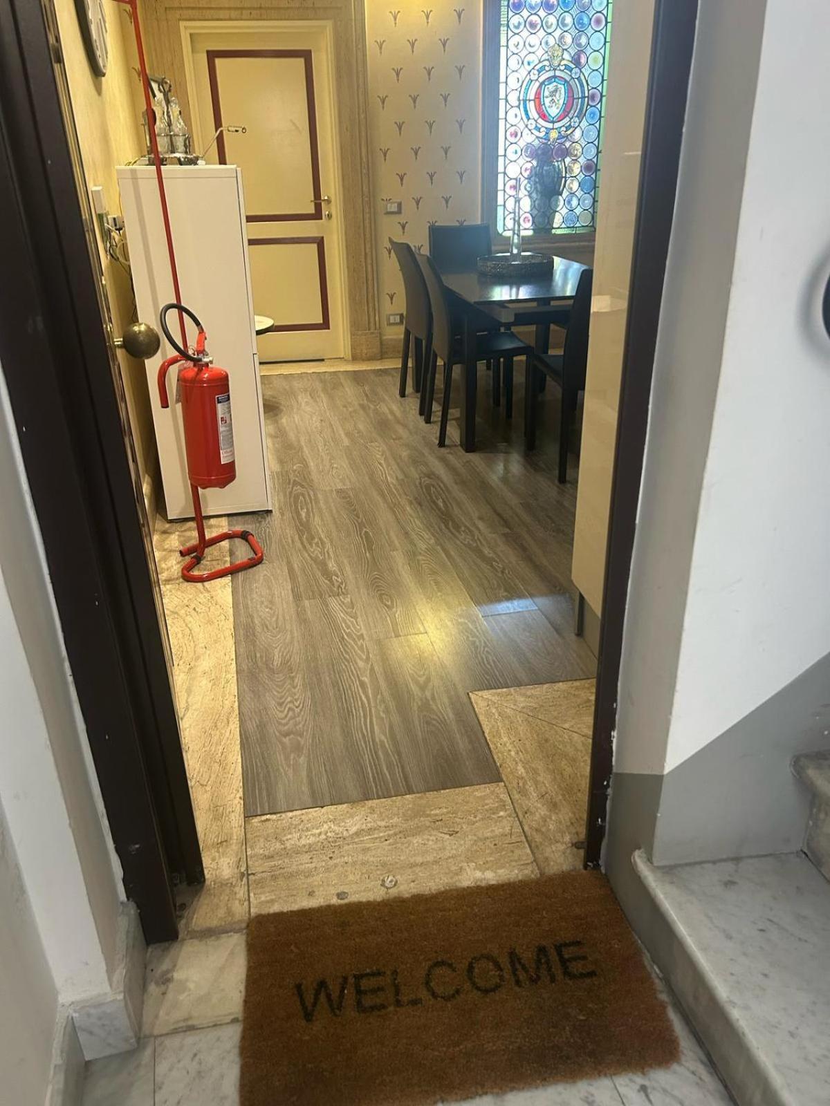 Nsm 71Viadelcorso Appartamento Con Terrazzo โรม ภายนอก รูปภาพ